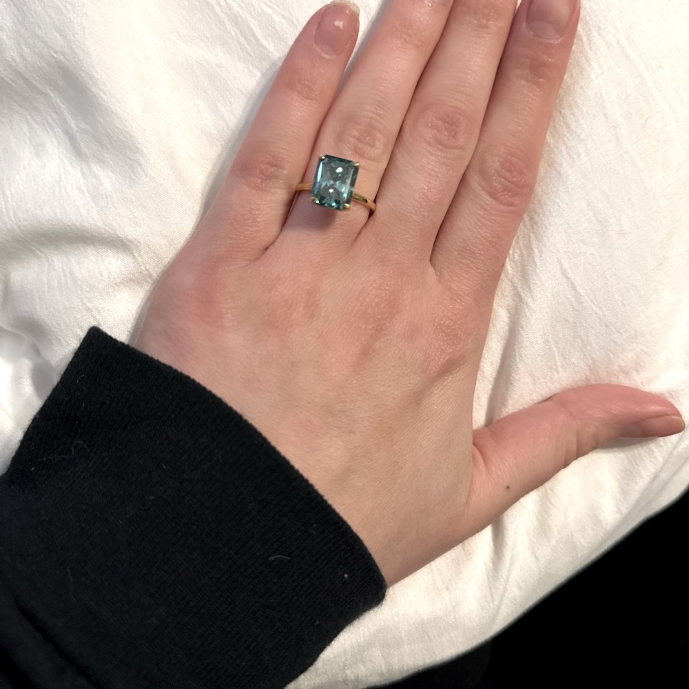 Absolutey stunning green moissanite ring